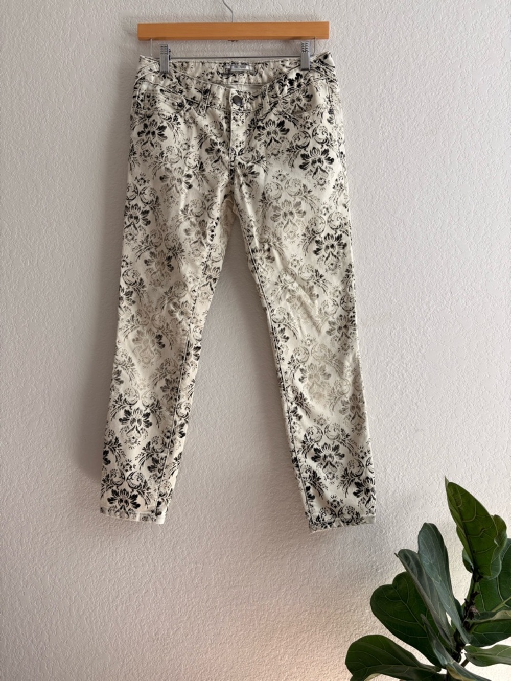 Free People Womens jeans size 26 Baroque printed skinny jeans cream black